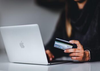 Quelle protection de la vie privée et des données à caractère personnel dans la loi congolaise relative aux télécommunications et aux TIC ?